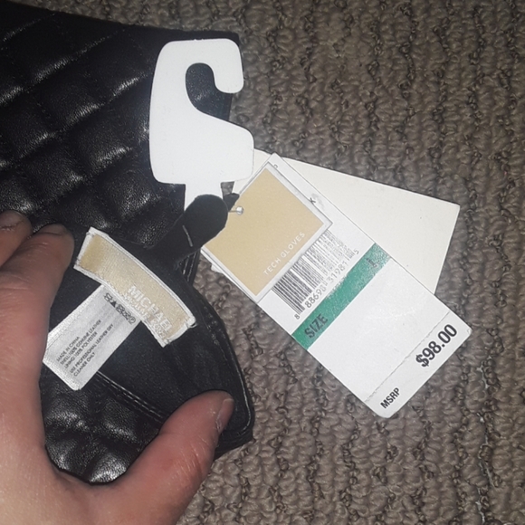 NWT: MICHAEL KORS BLACK LEATHER GLOVES SZ: LG!! - Picture 2 of 4